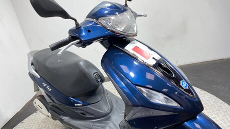 Piaggio Fly 125 3V 52K NON RUNNING PROJECT SCOOTER BIKE 125CC 17