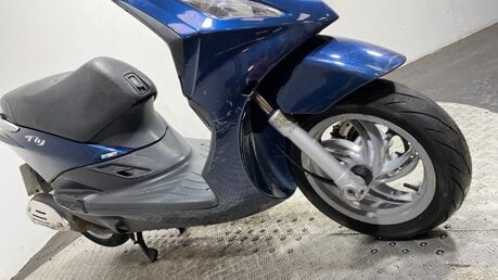 Piaggio Fly 125 3V 52K NON RUNNING PROJECT SCOOTER BIKE 125CC 18
