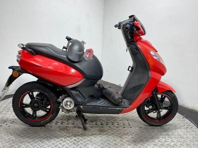 Peugeot Kisbee 50 4T 2018 6K NON RUNNING PROJECT SCOOTER 50CC BIKE