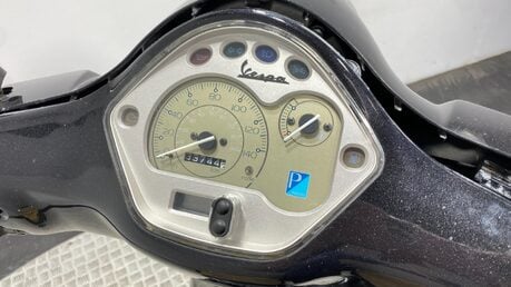 Piaggio Vespa LX 125 3V 2012 20K NON RUNNING PROJECT SCOOTER 125CC 9