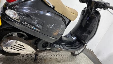Piaggio Vespa LX 125 3V 2012 20K NON RUNNING PROJECT SCOOTER 125CC 10