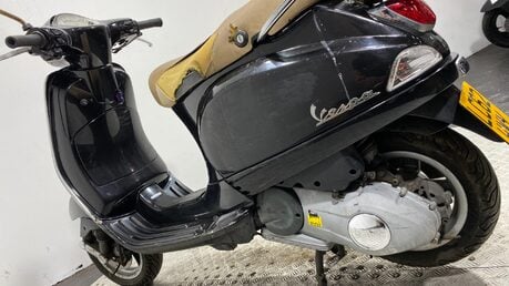 Piaggio Vespa LX 125 3V 2012 20K NON RUNNING PROJECT SCOOTER 125CC 11