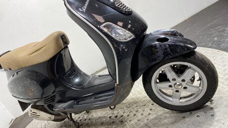 Piaggio Vespa LX 125 3V 2012 20K NON RUNNING PROJECT SCOOTER 125CC 19