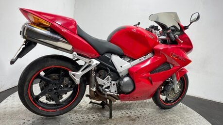 Honda VFR 800 2001 VTEC 34K NON RUNNING PROJECT BIKE SPARES OR REPAIR 800CC 2