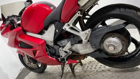Honda VFR 800 2001 VTEC 34K NON RUNNING PROJECT BIKE SPARES OR REPAIR 800CC 10