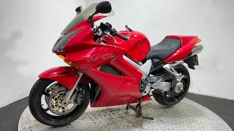 Honda VFR 800 2001 VTEC 34K NON RUNNING PROJECT BIKE SPARES OR REPAIR 800CC 12