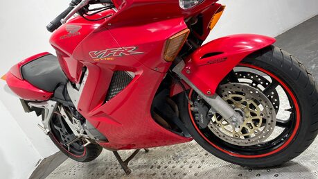 Honda VFR 800 2001 VTEC 34K NON RUNNING PROJECT BIKE SPARES OR REPAIR 800CC 19