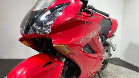 Honda VFR 800 2001 VTEC 34K NON RUNNING PROJECT BIKE SPARES OR REPAIR 800CC 20