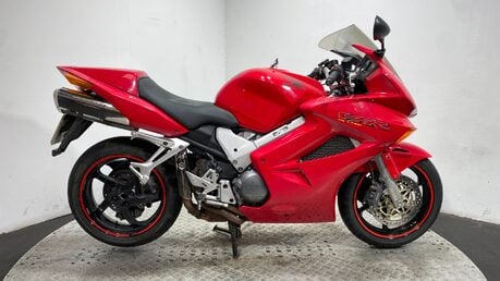 Honda VFR 800 2001 VTEC 34K NON RUNNING PROJECT BIKE SPARES OR REPAIR 800CC 1