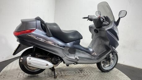 Piaggio X8 125 2006 NON RUNNING LARGE MAXI SCOOTER 125CC 2