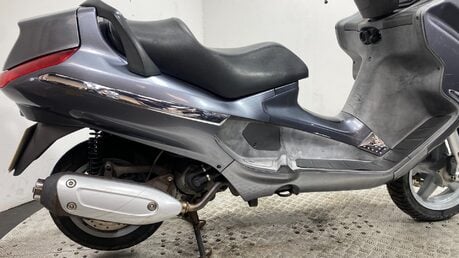 Piaggio X8 125 2006 NON RUNNING LARGE MAXI SCOOTER 125CC 4