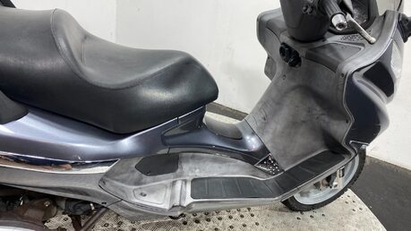Piaggio X8 125 2006 NON RUNNING LARGE MAXI SCOOTER 125CC 6