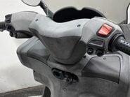 Piaggio X8 125 2006 NON RUNNING LARGE MAXI SCOOTER 125CC 7