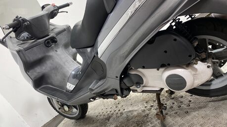 Piaggio X8 125 2006 NON RUNNING LARGE MAXI SCOOTER 125CC 11