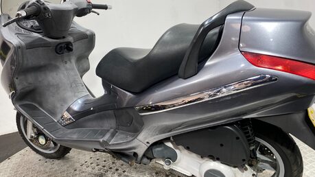 Piaggio X8 125 2006 NON RUNNING LARGE MAXI SCOOTER 125CC 16