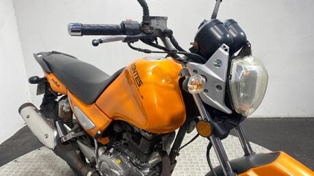 Zontes Monster 125 2014 7K NON RUNNING PROJECT BIKE SPARES OR REPAIR 125CC 17
