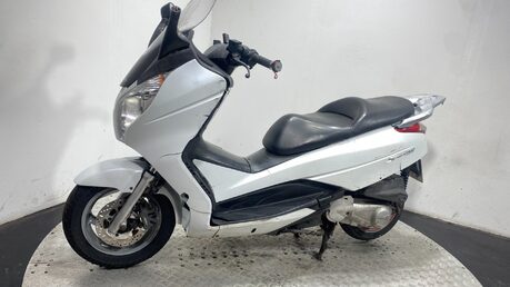 Honda Fes 125 SILVERWING 2013 RUNNING PROJECT BIKE SPARES OR REPAIR 125CC 10