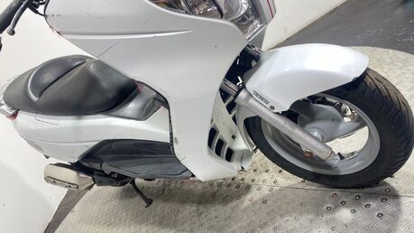 Honda Fes 125 SILVERWING 2013 RUNNING PROJECT BIKE SPARES OR REPAIR 125CC 18