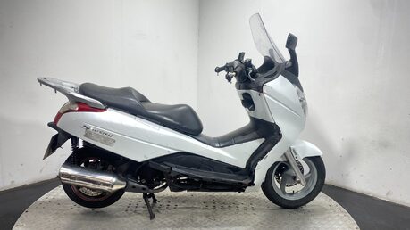 Honda Fes 125 SILVERWING 2013 RUNNING PROJECT BIKE SPARES OR REPAIR 125CC 1