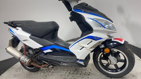 Lexmoto FMR 125 WY 2016 9K NON RUNNING PROJECT BIKE SPARES OR REPAIR 125CC 4
