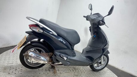 Piaggio Fly 125 3V 2016 RUNNING PROJECT BIKE SPARES OR REPAIR SCOOTER 125CC 2
