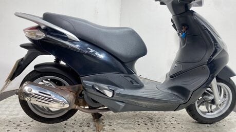 Piaggio Fly 125 3V 2016 RUNNING PROJECT BIKE SPARES OR REPAIR SCOOTER 125CC 3
