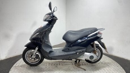 Piaggio Fly 125 3V 2016 RUNNING PROJECT BIKE SPARES OR REPAIR SCOOTER 125CC 11