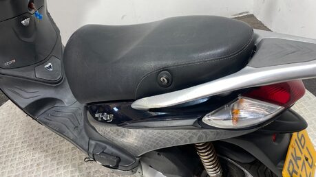Piaggio Fly 125 3V 2016 RUNNING PROJECT BIKE SPARES OR REPAIR SCOOTER 125CC 16