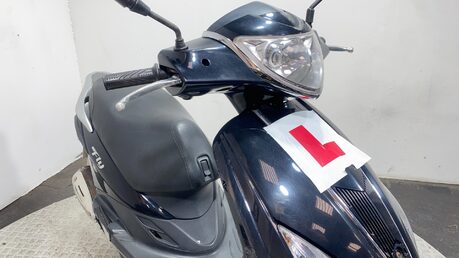 Piaggio Fly 125 3V 2016 RUNNING PROJECT BIKE SPARES OR REPAIR SCOOTER 125CC 18