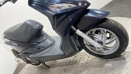 Piaggio Fly 125 3V 2016 RUNNING PROJECT BIKE SPARES OR REPAIR SCOOTER 125CC 19