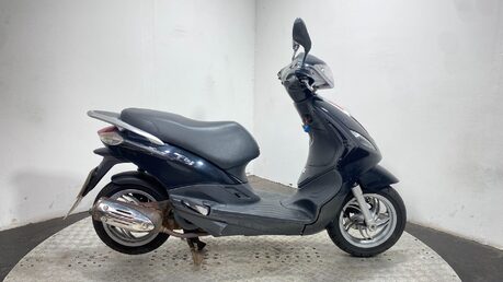 Piaggio Fly 125 3V 2016 RUNNING PROJECT BIKE SPARES OR REPAIR SCOOTER 125CC 1