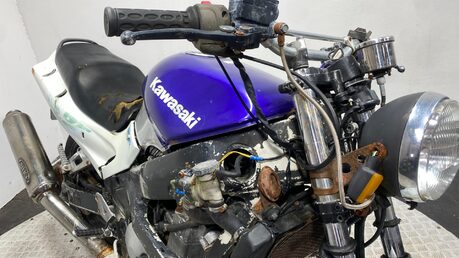 Kawasaki ZZR 600 E1 1993 37K NON RUNNING PROJECT BIKE 600CC STREETFIGHTER 18
