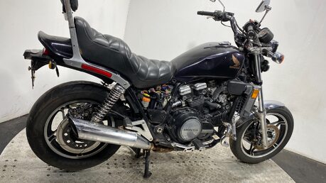 Honda VF 1100 1983 NON RUNNING CLASSIC CRUISER PROJECT BIKE 2