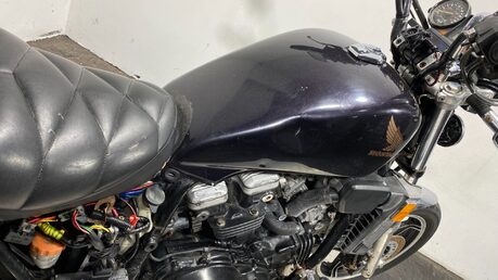 Honda VF 1100 1983 NON RUNNING CLASSIC CRUISER PROJECT BIKE 7