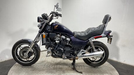 Honda VF 1100 1983 NON RUNNING CLASSIC CRUISER PROJECT BIKE 11