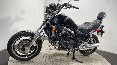 Honda VF 1100 1983 NON RUNNING CLASSIC CRUISER PROJECT BIKE 12