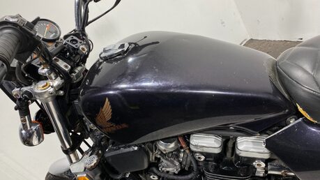 Honda VF 1100 1983 NON RUNNING CLASSIC CRUISER PROJECT BIKE 17