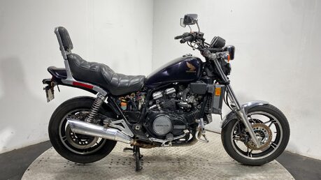 Honda VF 1100 1983 NON RUNNING CLASSIC CRUISER PROJECT BIKE 1