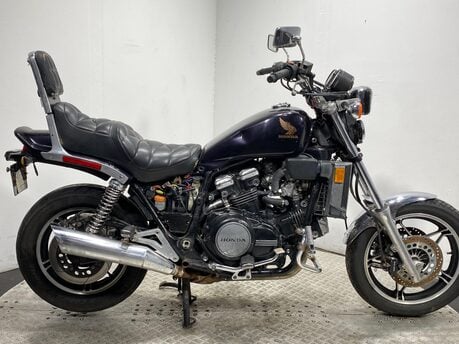 Honda VF 1100 1983 NON RUNNING CLASSIC CRUISER PROJECT BIKE