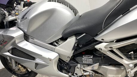 Honda VFR 800 54K 2002 GOOD RUNNING PROJECT BIKE 800CC VTEC 16