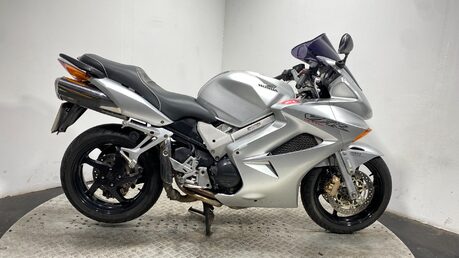 Honda VFR 800 54K 2002 GOOD RUNNING PROJECT BIKE 800CC VTEC 1