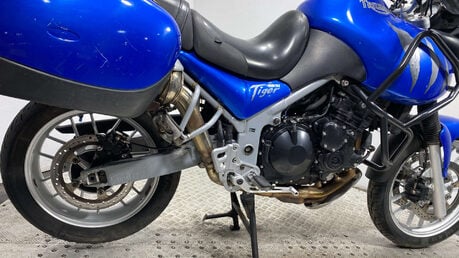 Triumph Tiger 955 Adventure Petrol Manual 4