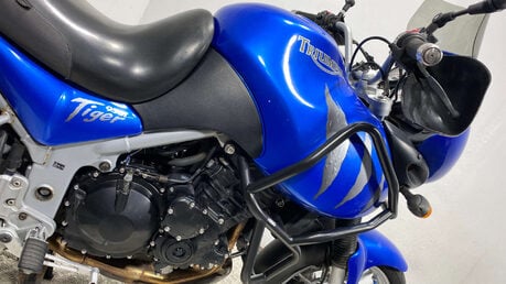 Triumph Tiger 955 Adventure Petrol Manual 7