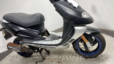 Taiwan Golden Bee 50 2007 2 STROKE 50CC PROJECT SCOOTER 4