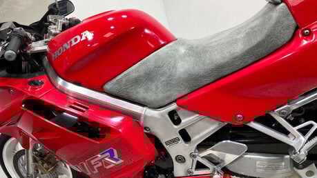Honda VFR 1990 GENUINE ICONIC 750CC CLASSIC 17