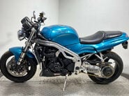 Triumph Daytona T595 NON RUNNING NAKED 955 PROJECT 12