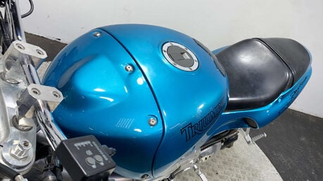 Triumph Daytona T595 NON RUNNING NAKED 955 PROJECT 16