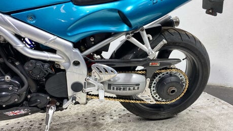 Triumph Daytona T595 NON RUNNING NAKED 955 PROJECT 18
