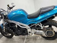 Triumph Daytona T595 NON RUNNING NAKED 955 PROJECT 19