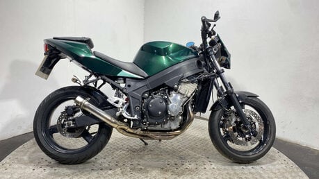 Triumph Daytona 2004 CUSTOM BUILT STREETFIGHTER 650 1